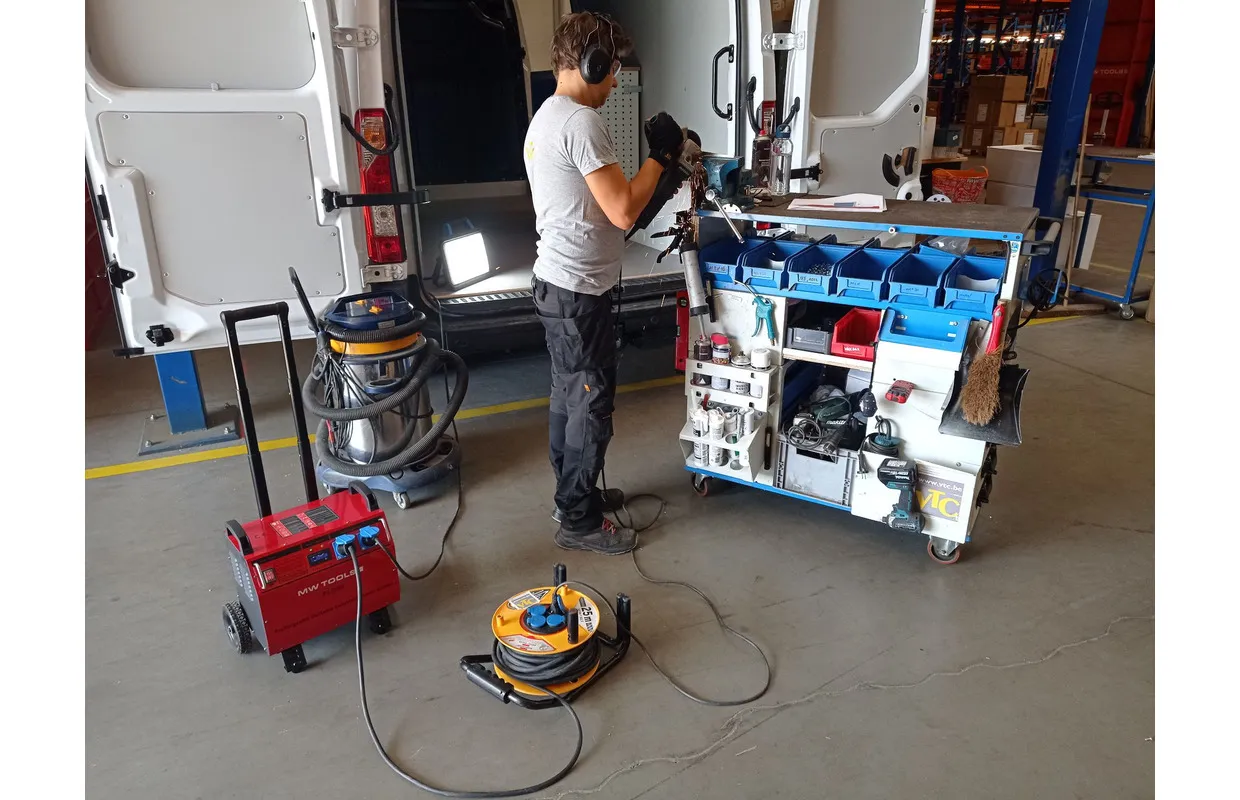 Power station 230 V 2405 Wh 3.5 kW industrieel met trolley MW Tools